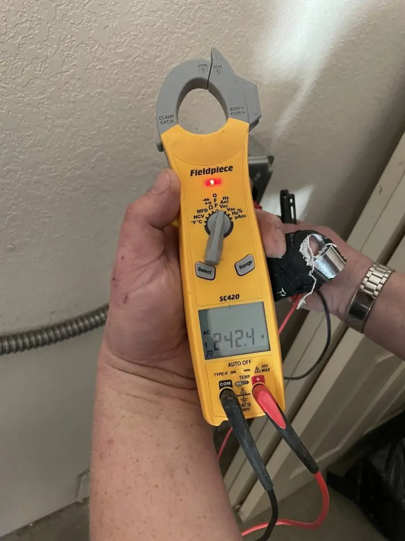 Voltage testing with clamp meter during Outlet Installation in Three Points